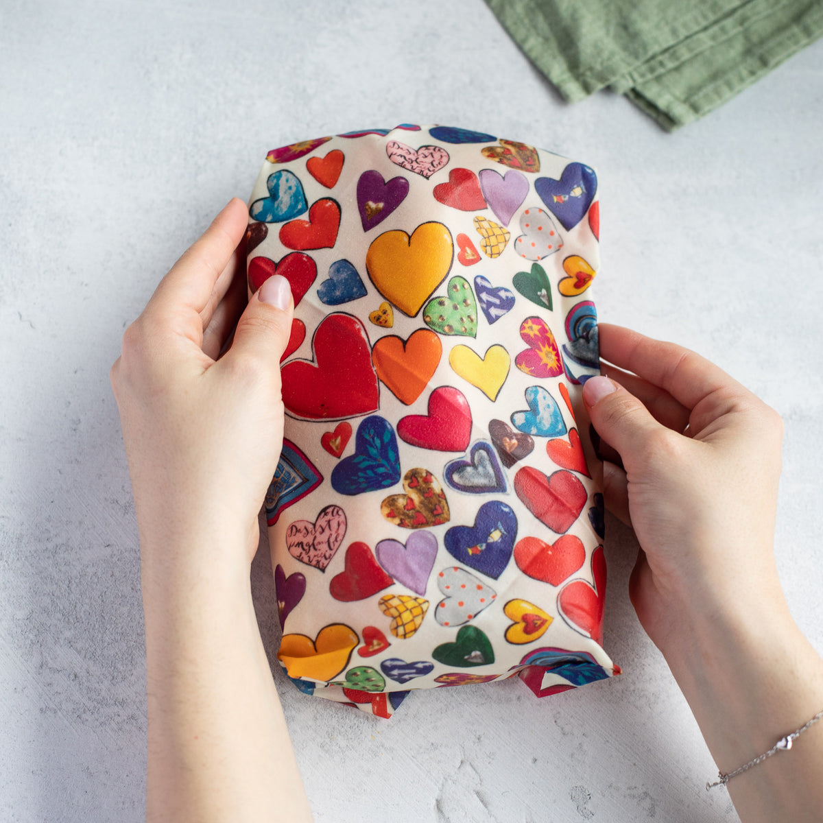 Bivokspapir Rull - Hearts (32×70 cm) | Little Bee Fresh