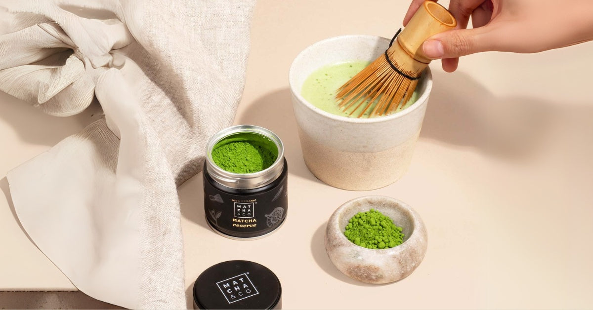 Slik lager du matcha med 4 enkle steg