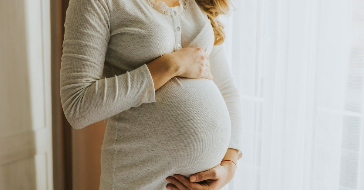 Sminke under graviditet – trygge valg for deg og babyen