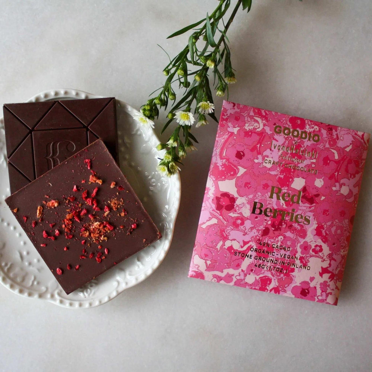 Goodio Red Berries Økologisk Sjokolade 49 % fra Goodio Chocolate
