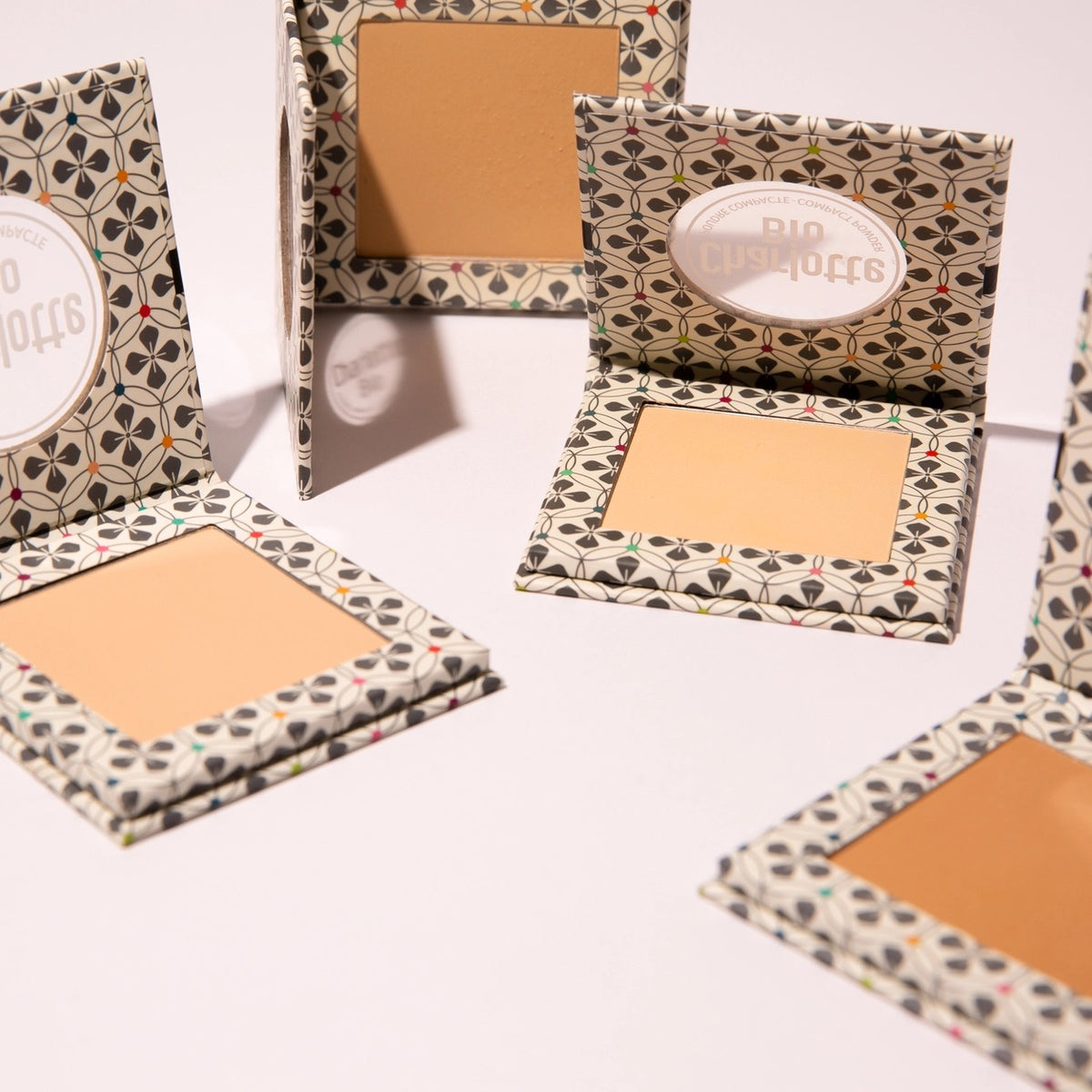 Compact Powder - 04 Honey Gold | Charlotte Bio